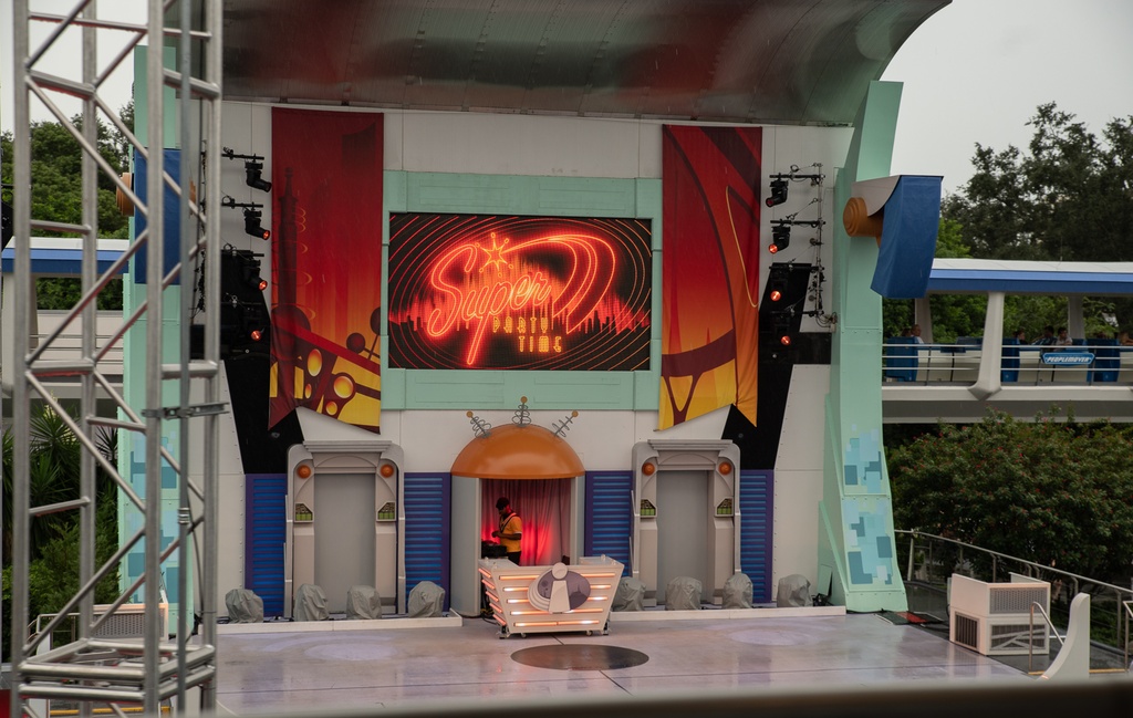 WDW201808-036 Super Party Time stage.jpg