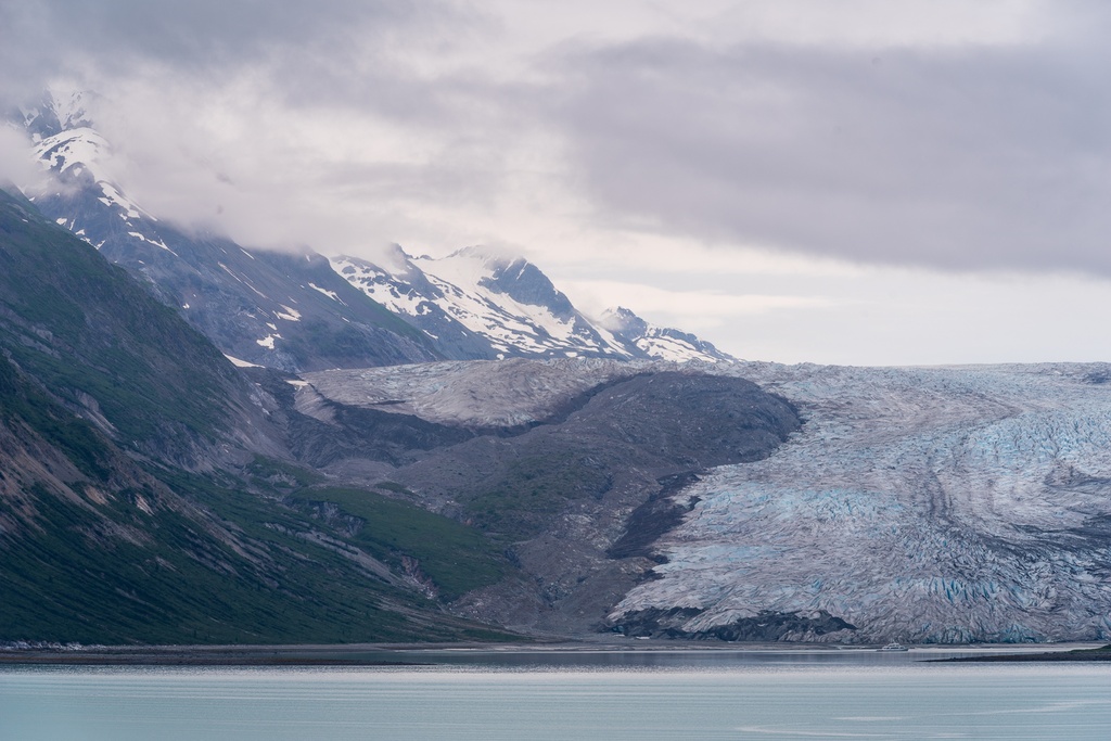 201806 Alaska-429 arriving at John Hopkins Glacier.jpg