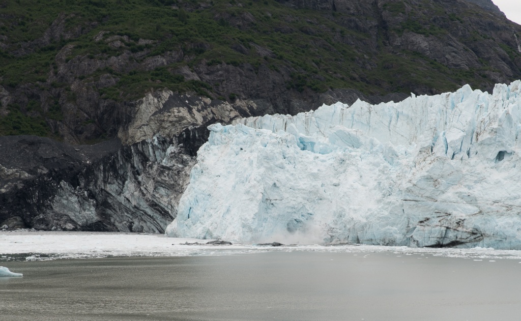 201806 Alaska-447 glacier calving.jpg