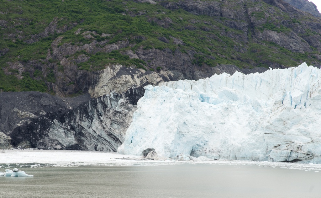 201806 Alaska-448 glacier calving.jpg
