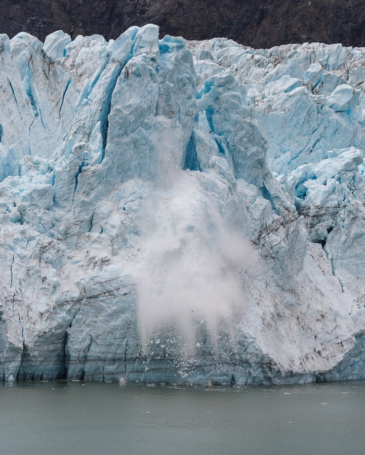 201806 Alaska-462 glacier calving.jpg