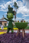 Mickey grilling topiary
