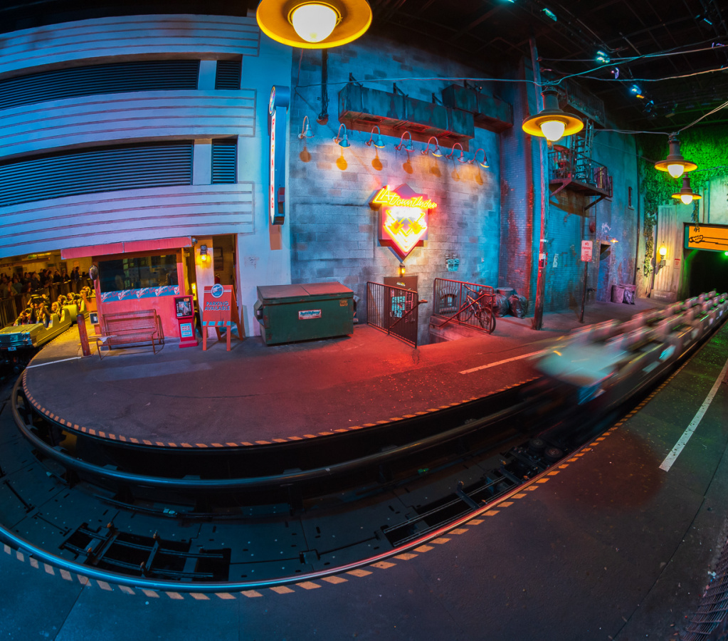 Rock 'n Rollercoaster queue