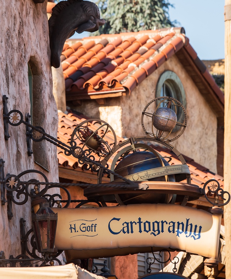 201901 WDW-333 H Goff Cartography DVC stand.jpg
