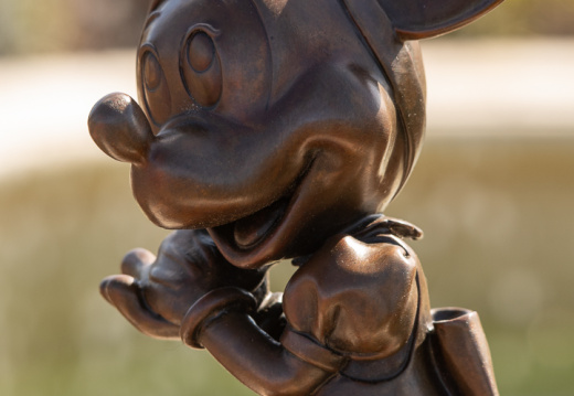 Minnie statue