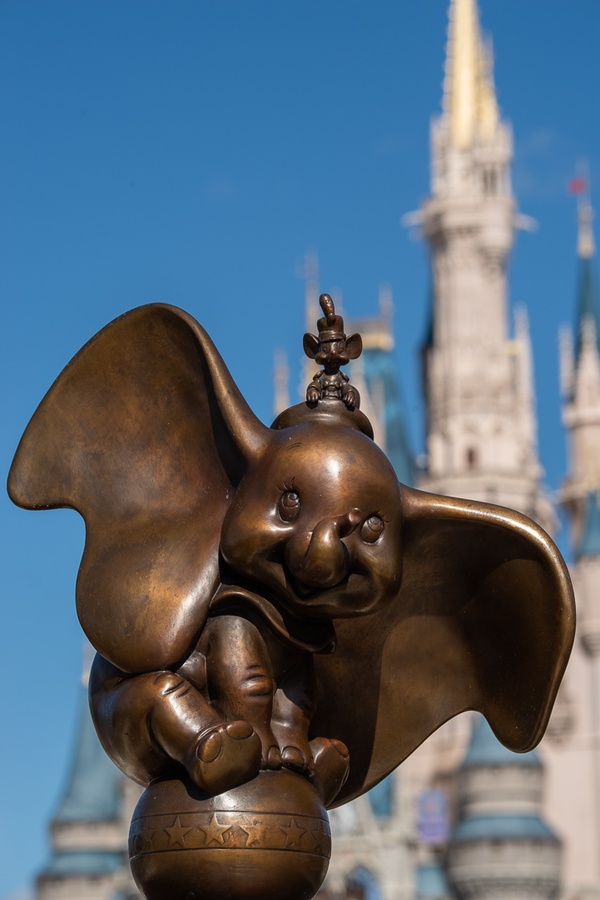 201901 WDW-344 Dumbo statue.jpg
