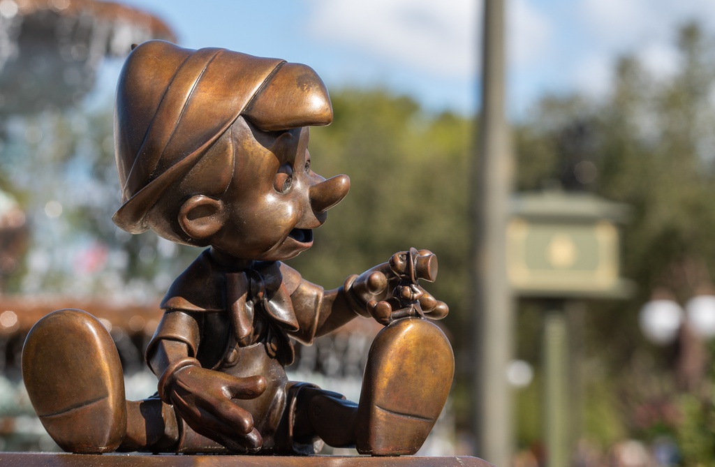 201901 WDW-345 Pinocchio statue.jpg