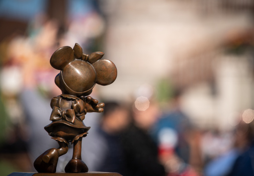 Minnie statue