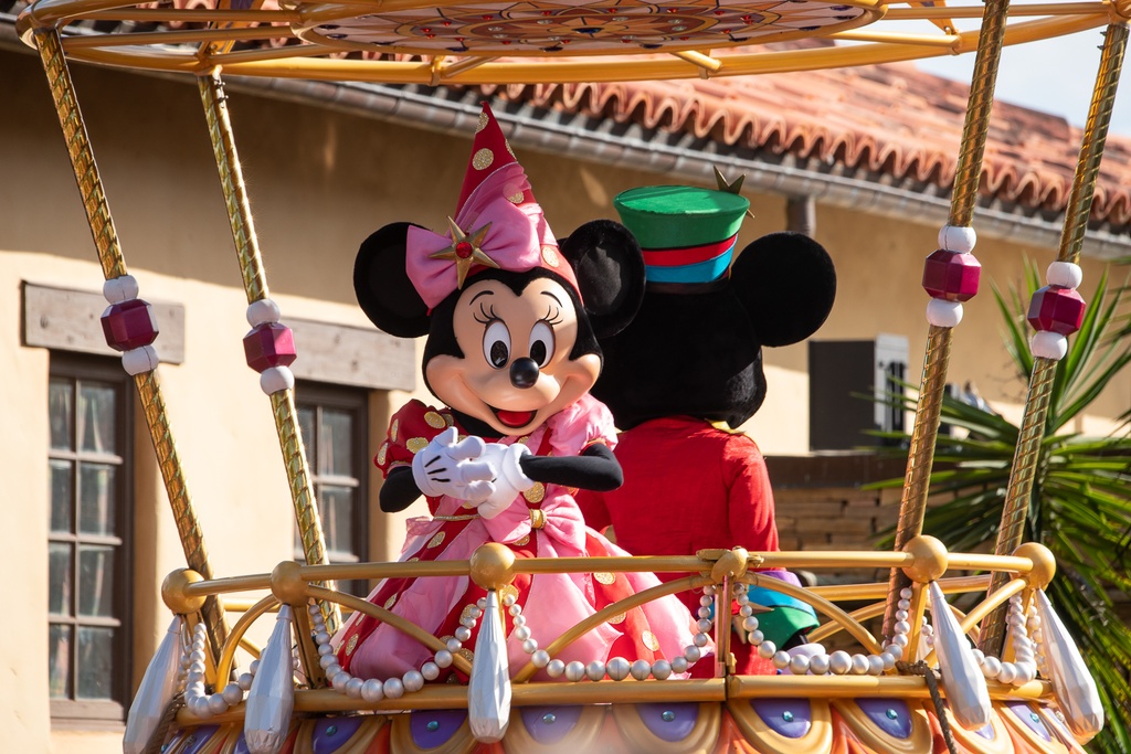 201901 WDW-400 Mickey and Minnie in Festival of Fantasy Parade.jpg