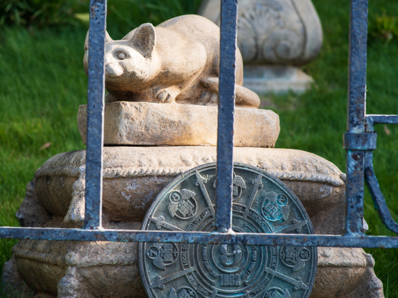 Haunted Mansion pet cemetery