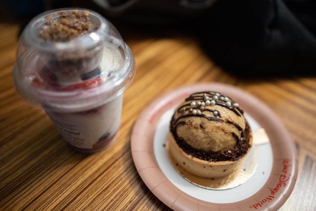 201901 WDW-565 Yogurt parfait and peanut butter pie from Contempo Cafe.jpg