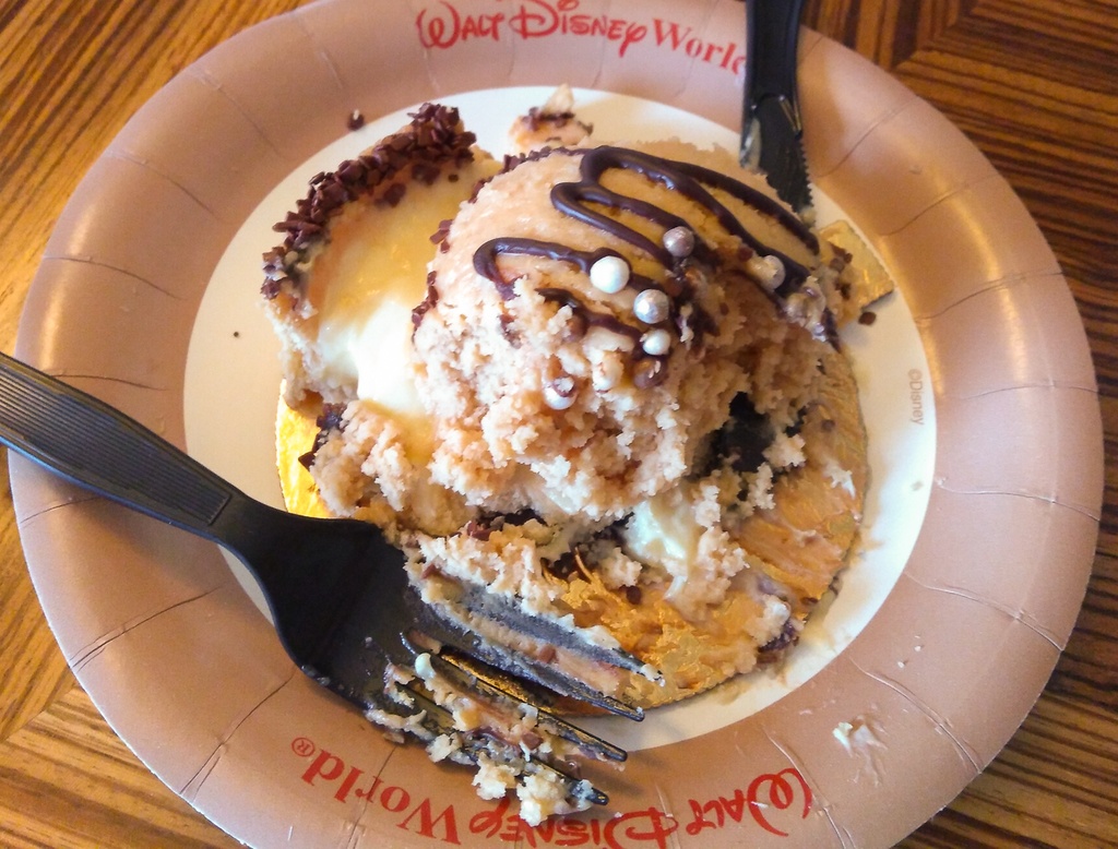 201901 WDW-570 Peanut Butter Pie from Contempo Cafe.jpg