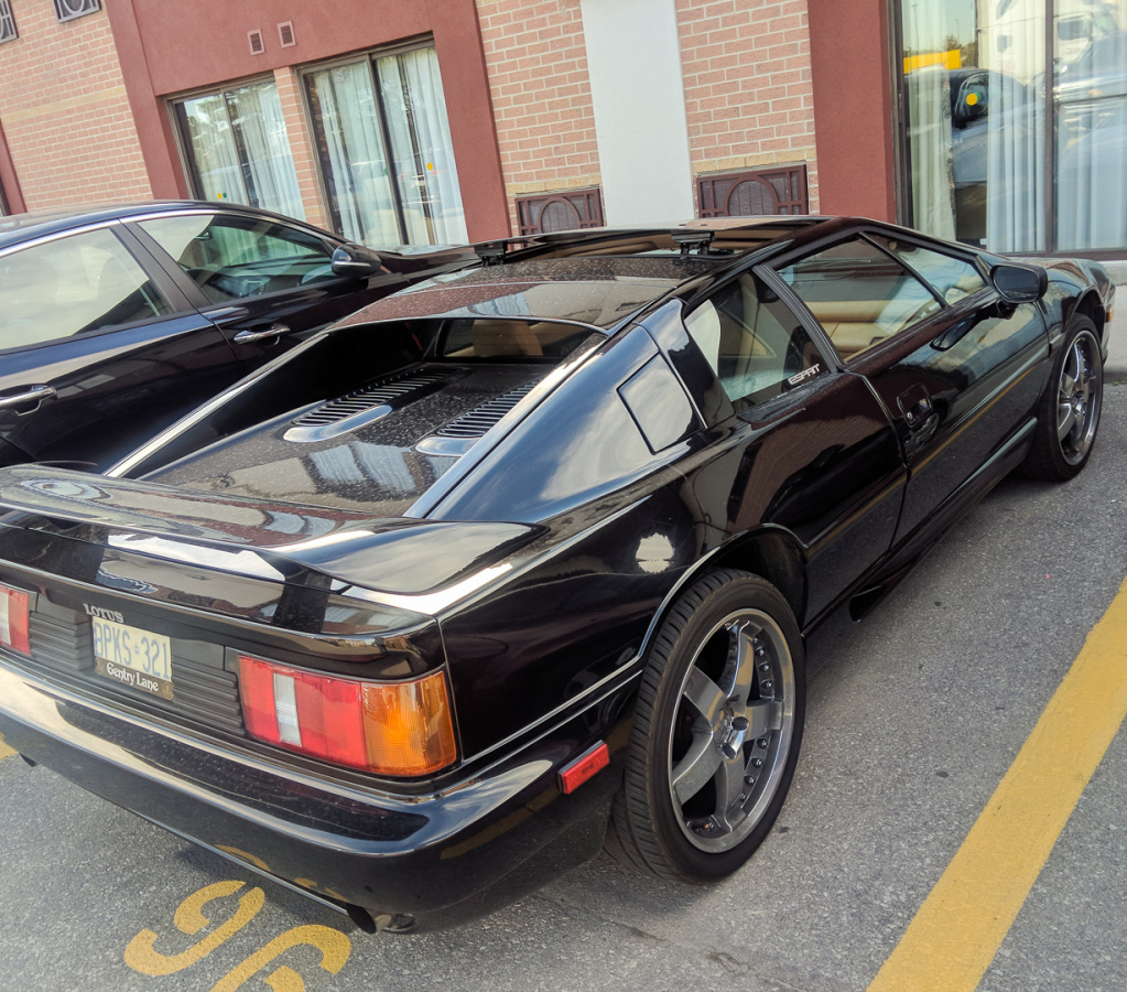 Lotus Esprit in hotel parking lot