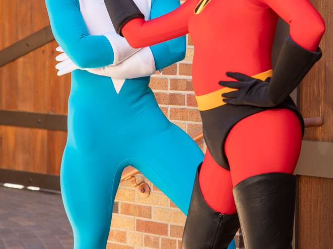 Mrs Incredible picks Frozone's nose