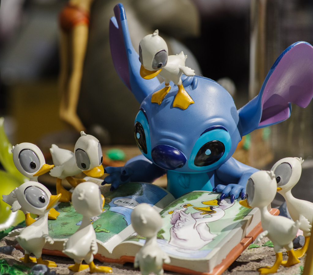 Stitch reading figure