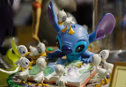 Stitch reading figure