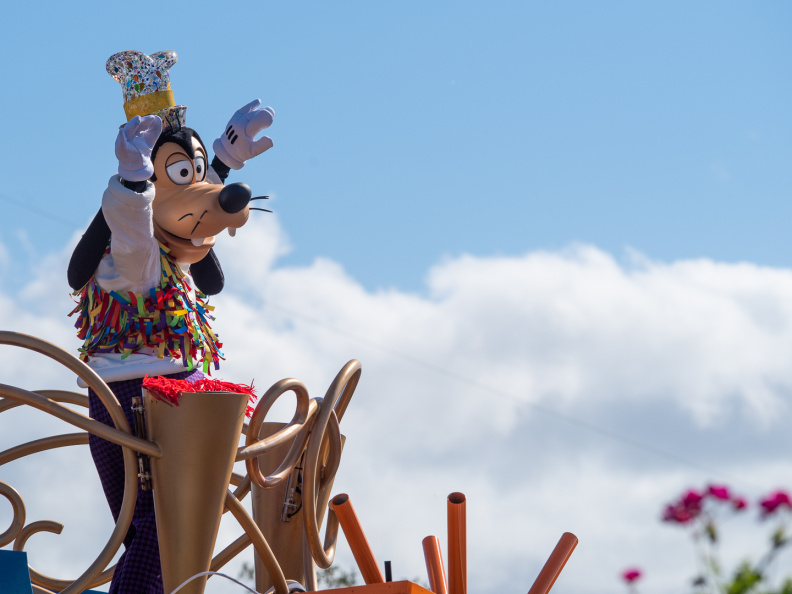 Goofy in Move It! Shake It! MousekeDance It! Street Party