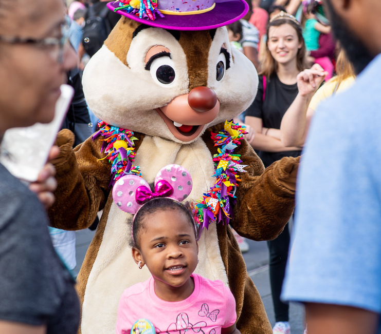 Move It! Shake It! MousekeDance It! Street Party