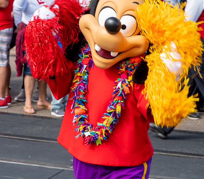 Move It! Shake It! MousekeDance It! Street Party