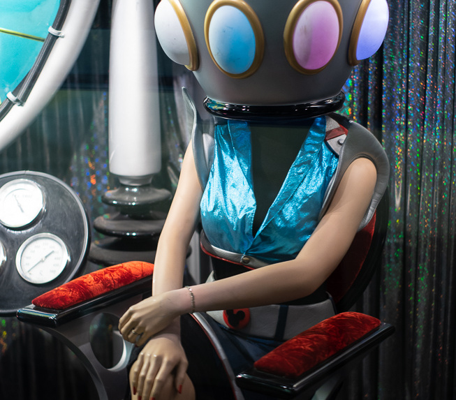 PeopleMover hair salon with hidden Mickey