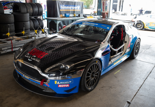 Automatic Racing Aston Martin V8 Vantage GT4